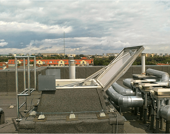 Instalacja systemów oddymiania na dachu